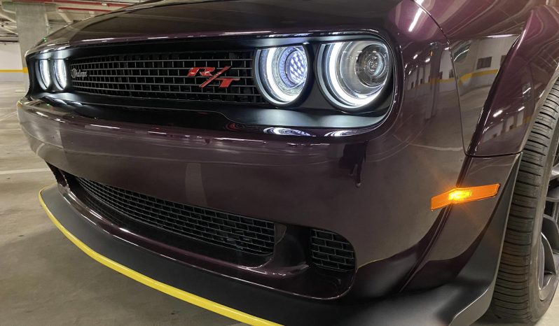 Dodge-Challenger-Scat-Pack-Widebody-2021-Brasil-Roxo-Hellraisin-15-798x466