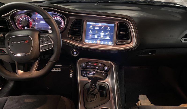 Dodge-Challenger-Scat-Pack-Widebody-2021-Brasil-Roxo-Hellraisin-6-798x466