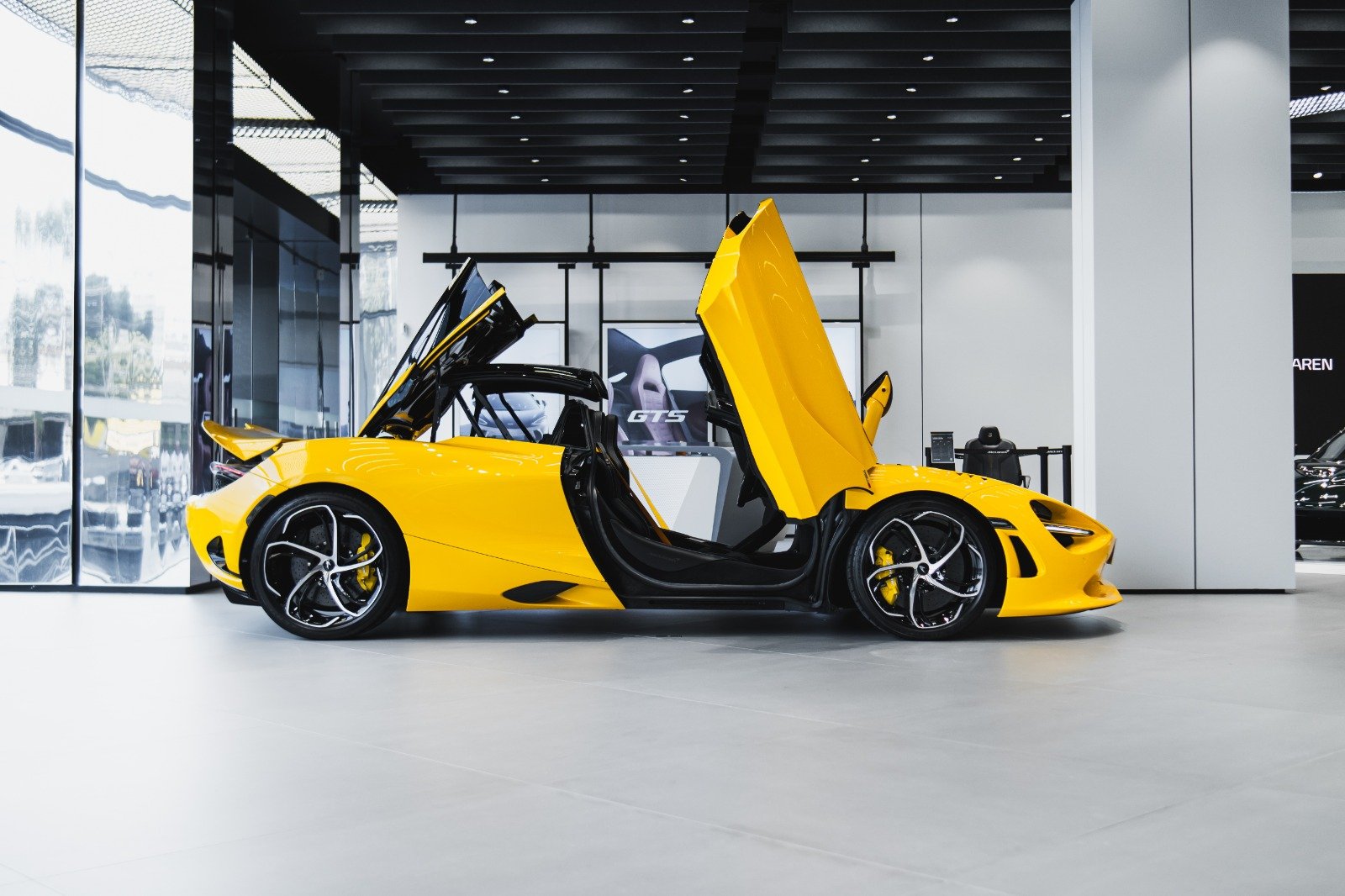 750s-spider-yellow_05