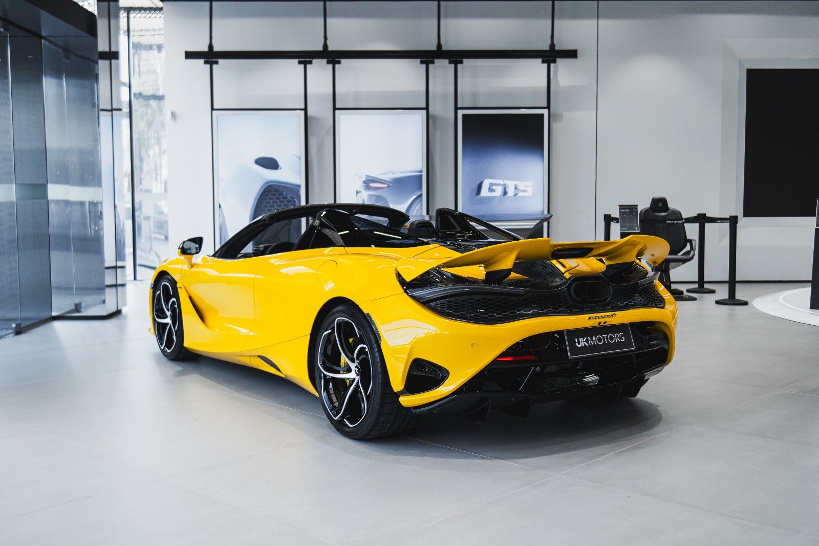 750s-spider-yellow_08
