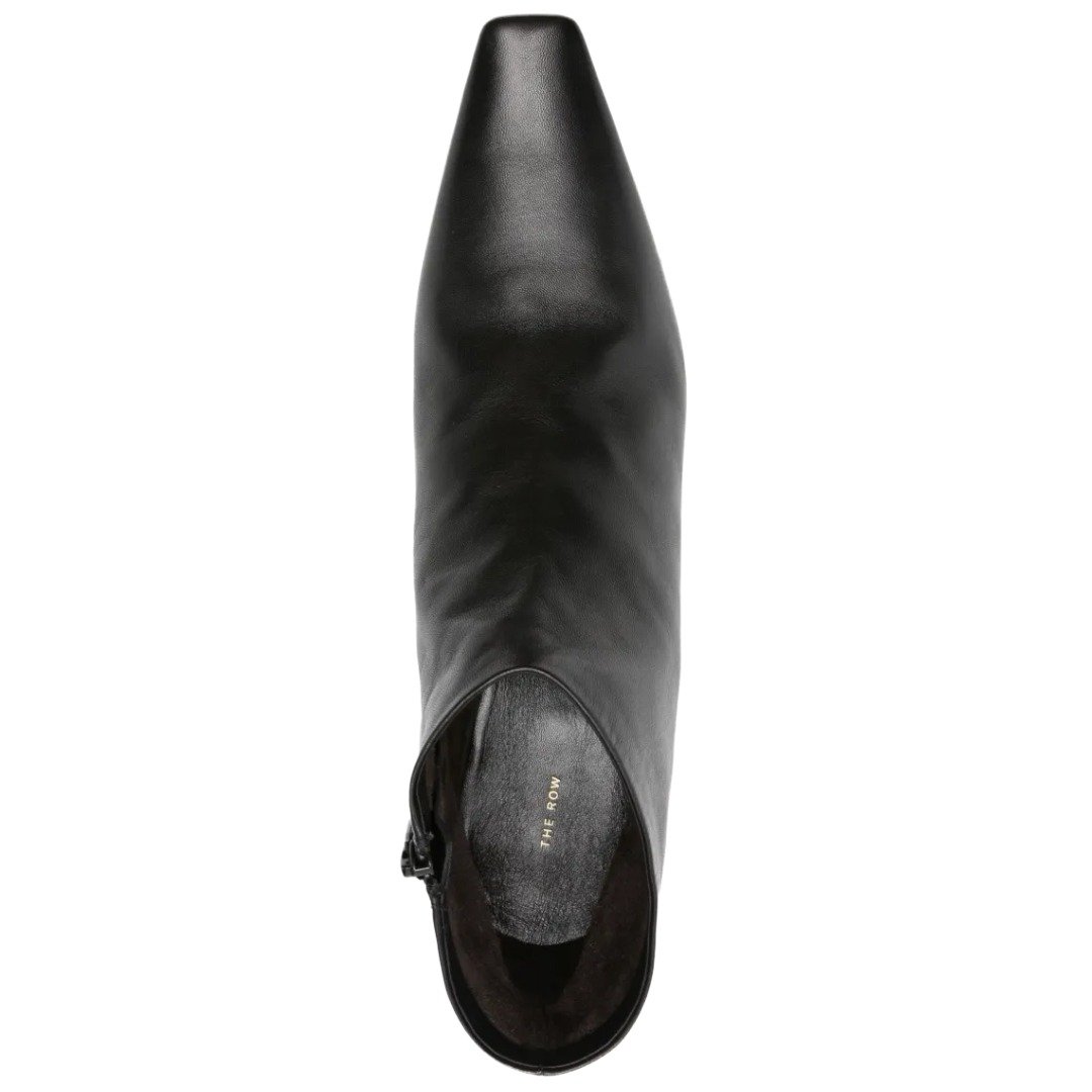 the-row-bota-feminina-bico-fino-preta-04